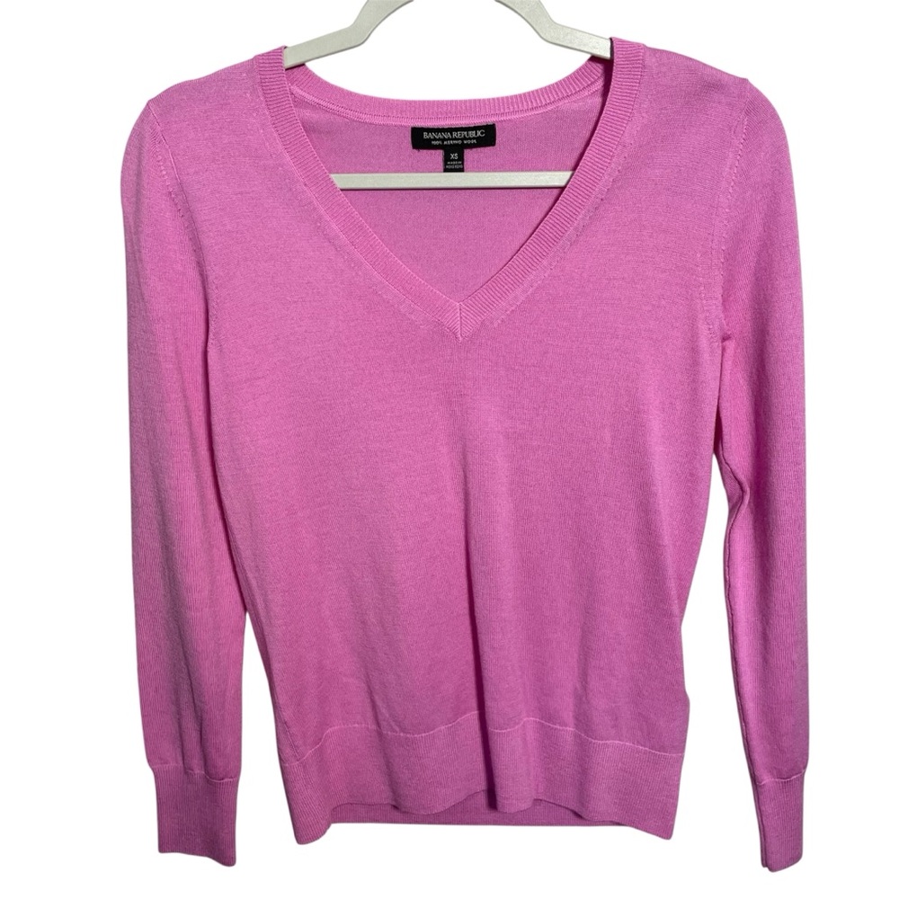 Banana Republic 100% Merino Wool Sweater v-neck pink